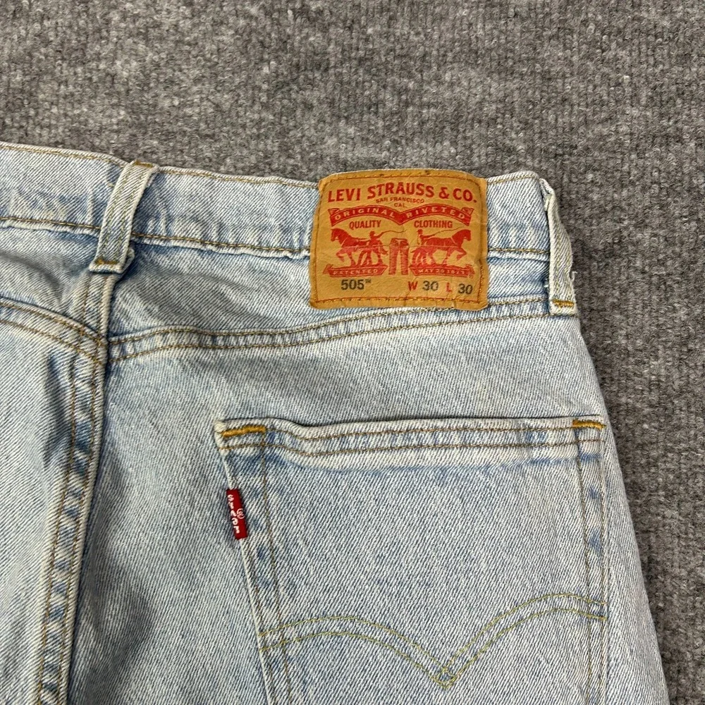 Levi's 505 Straight Jeans Men's Blue Denim Pockets Classic Zip Fly - 30X30